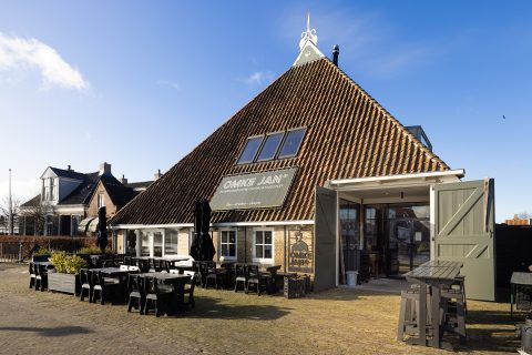 Sfeervolle groepsaccommodatie aan het water